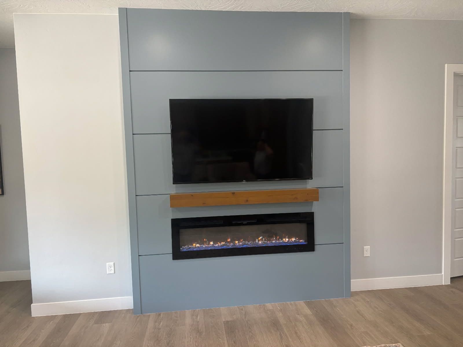 Gallery photos for Elegant Interior with Glass Doors and Fireplace: Image #1
